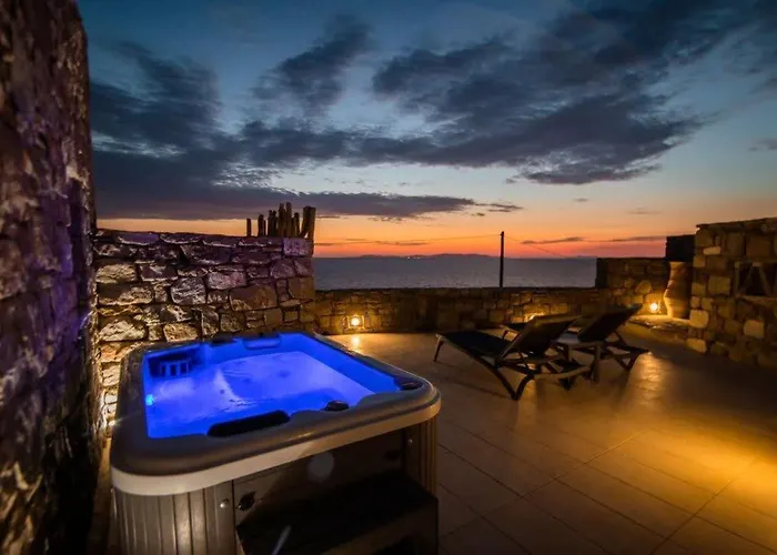 Romantic Mykonian Oasis Suite With Jacuzzi & Sea View
