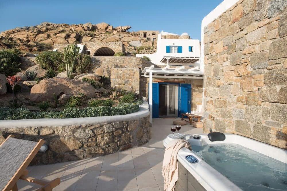 Romantic Mykonian Oasis With Jacuzzi & Sea View Apartment Houlakia (Mykonos)