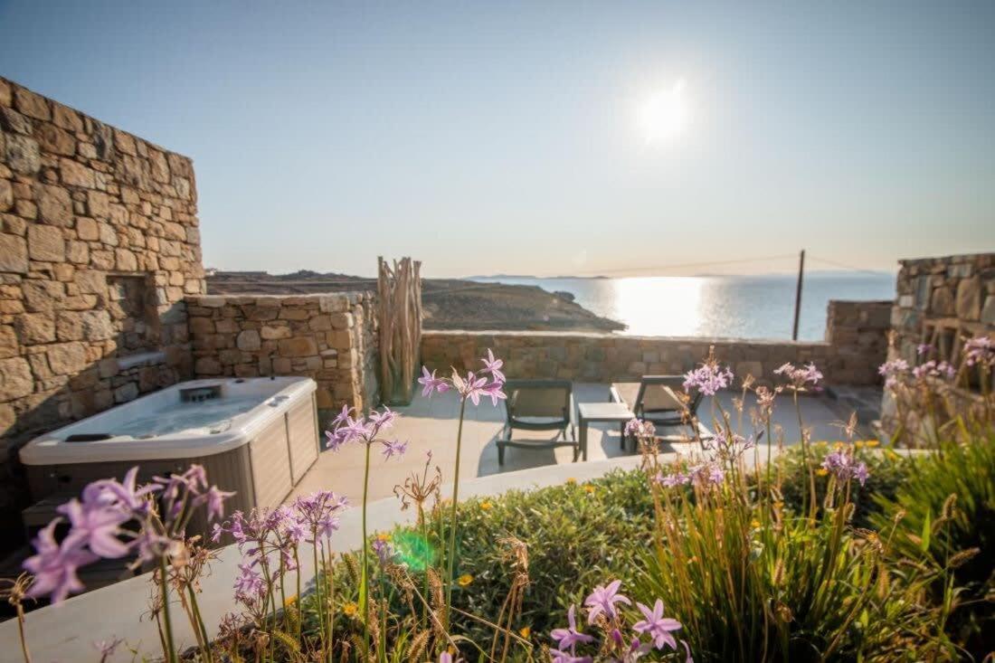 Romantic Mykonian Oasis With Jacuzzi & Sea View
